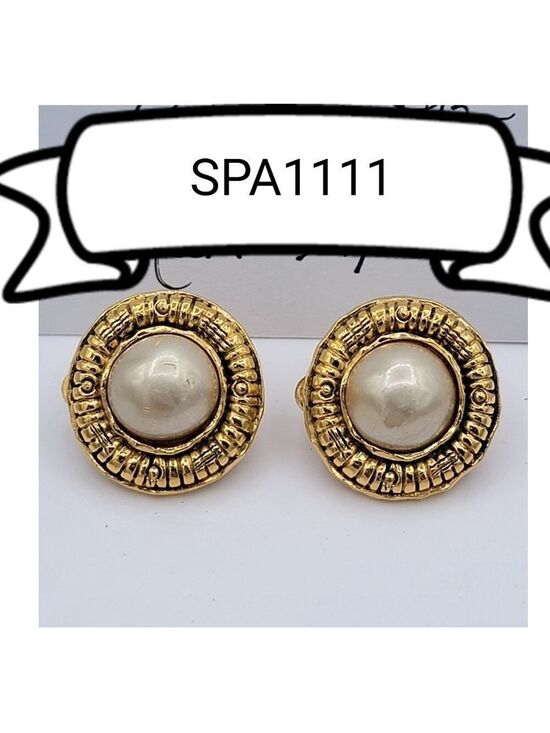 CHANEL Jewelry - Chanel Goldtone Earrings Vintage Clip On